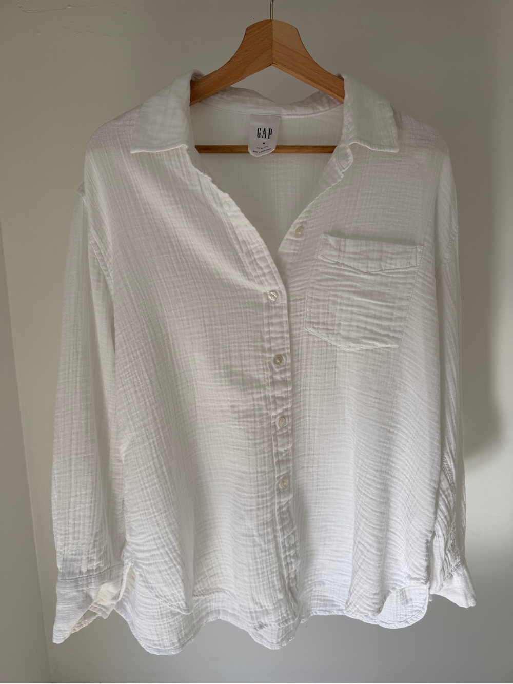 GAP White Textured Gauze Button-Down Shirt Medium